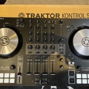 🎧 Eladó Traktor S3 DJ Kontroller – Megkímélt Állapotban, Dobozában!