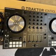 🎧 Eladó Traktor S3 DJ Kontroller – Megkímélt Állapotban, Dobozában!