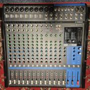 Yamaha MG 16 xu keverő Rack-kel