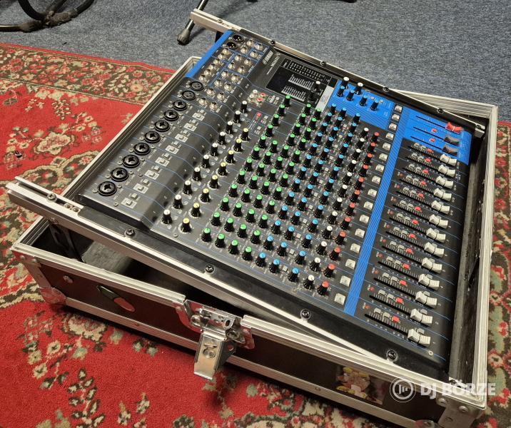 Yamaha MG 16 xu keverő Rack-kel