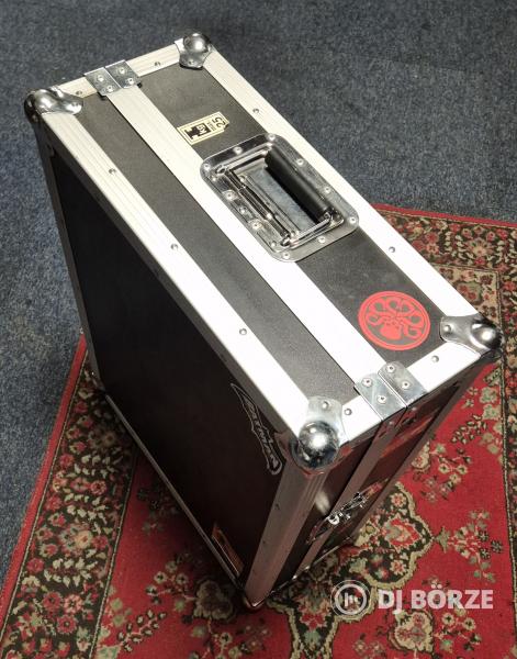 Yamaha MG 16 xu keverő Rack-kel