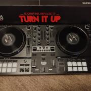 Hercules Dj Control Impulse T7 + Ajándék Decksaver