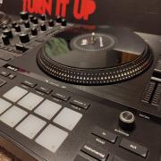 Hercules Dj Control Impulse T7 + Ajándék Decksaver