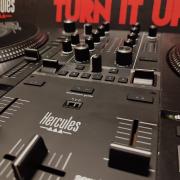 Hercules Dj Control Impulse T7 + Ajándék Decksaver