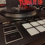 Hercules Dj Control Impulse T7 + Ajándék Decksaver