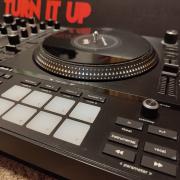 Hercules Dj Control Impulse T7 + Ajándék Decksaver