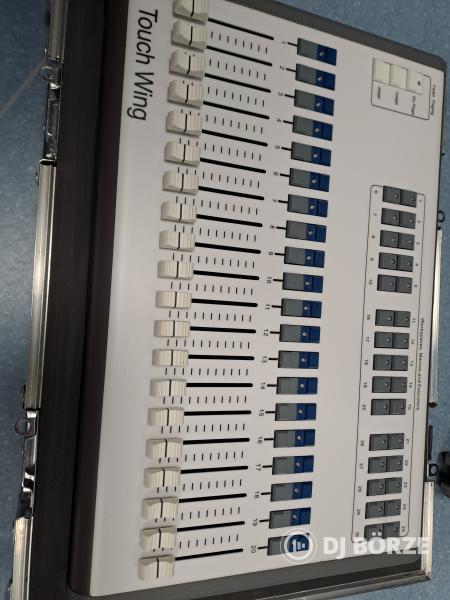 Avolites Tiger Touch Wing konténerben