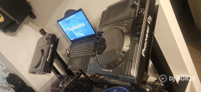 Pioneer CDJ- 900 nexus