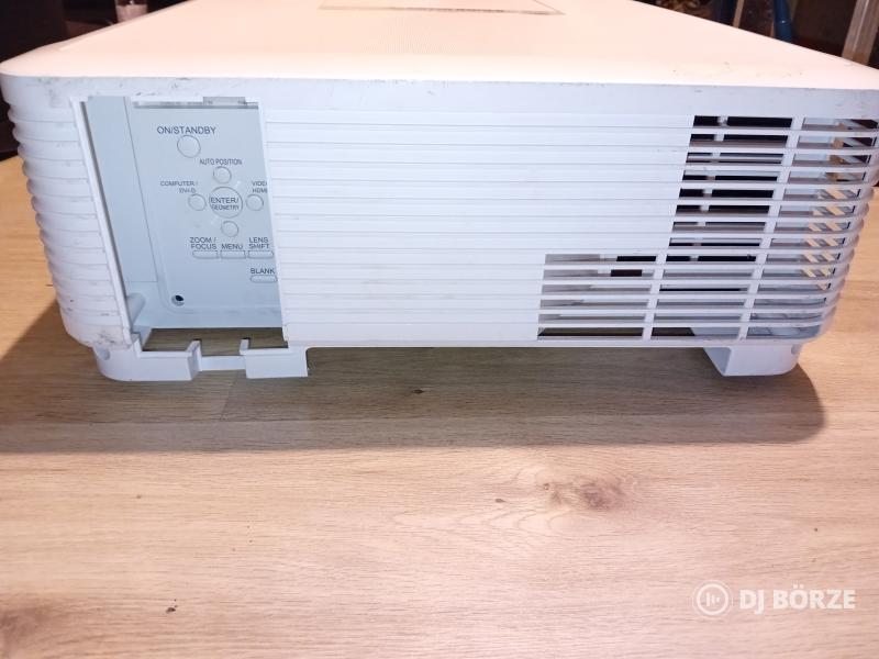 Mitsubishi WD 8200 U projector (beszámítás is) új ár: 2mft. Bp-Gyöngyös