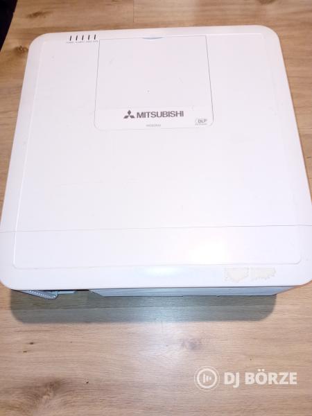 Mitsubishi WD 8200 U projector (beszámítás is) új ár: 2mft. Bp-Gyöngyös