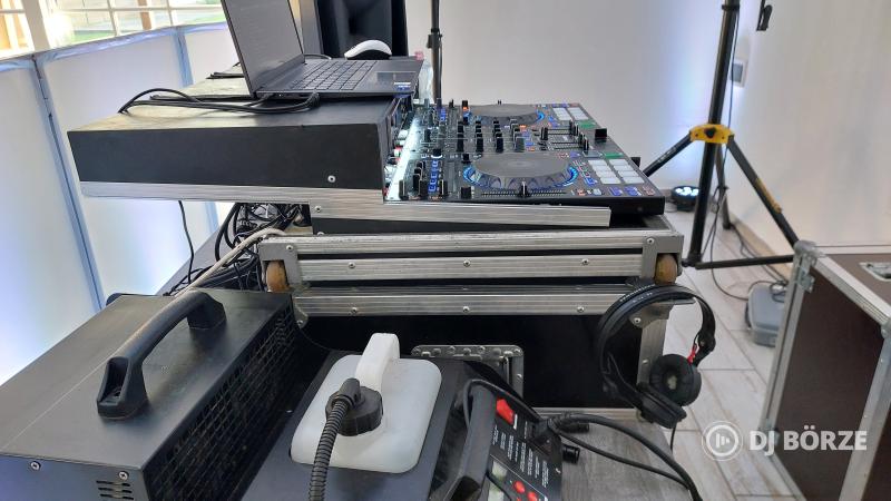 Denon DJ MC7000, PLUSZ hozzá gyártott rack