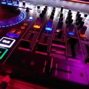 Denon DJ MC7000, PLUSZ hozzá gyártott rack