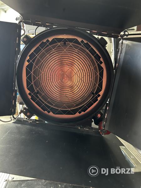 Strand Castor 2kW Fresnel