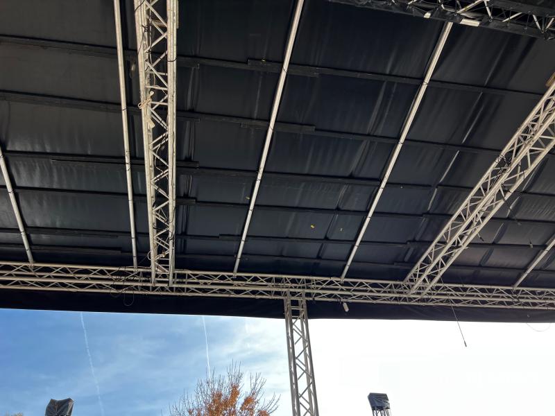Global Truss - F34 - 9 x 11 gyári színpadfedés