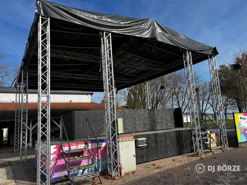 Global Truss - F34 - 9 x 11 gyári színpadfedés