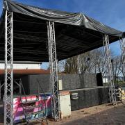 Global Truss - F34 - 9 x 11 gyári színpadfedés