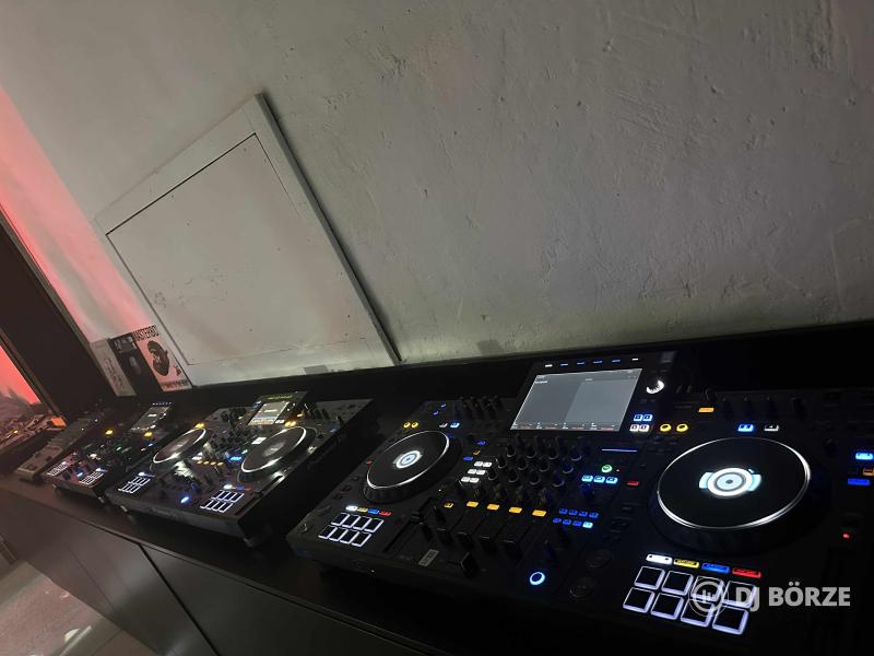Pioneer XDJ-XZ + UDG Táska