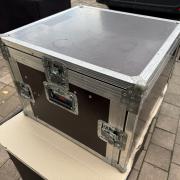 Eladó 8U/400 kombi rack !!!