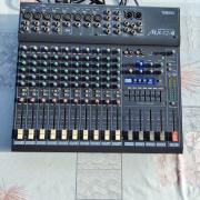 Yamaha MX 12/4 Analóg zenekari keverő