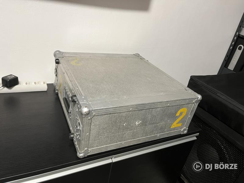 Mackie FR M-1400 végfok, rack-el, elosztóval
