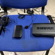 SHURE BLX14E-H8E BLX szett: zsebadó, vevő, WA302 + Shure WCM16 fejmikrofon