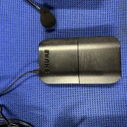 SHURE BLX14E-H8E BLX szett: zsebadó, vevő, WA302 + Shure WCM16 fejmikrofon