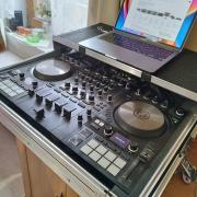 Traktor Kontroll S4 MK3 gyári rackben
