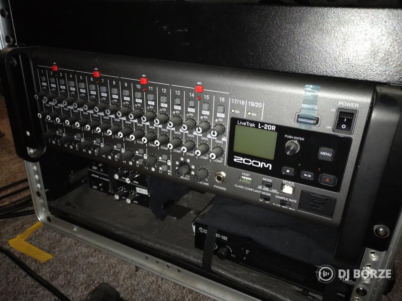 Zoom LiveTrak L-20R digitális keverő