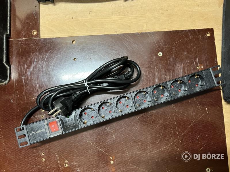 Lanbeg rack PDU, elosztó, új, IEC csatival, kábellel