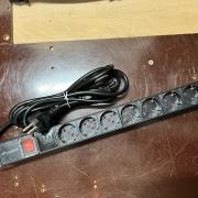 Lanbeg rack PDU, elosztó, új, IEC csatival, kábellel