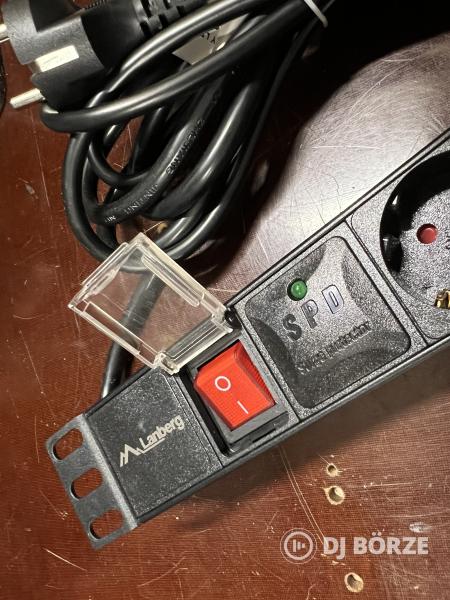 Lanbeg rack PDU, elosztó, új, IEC csatival, kábellel