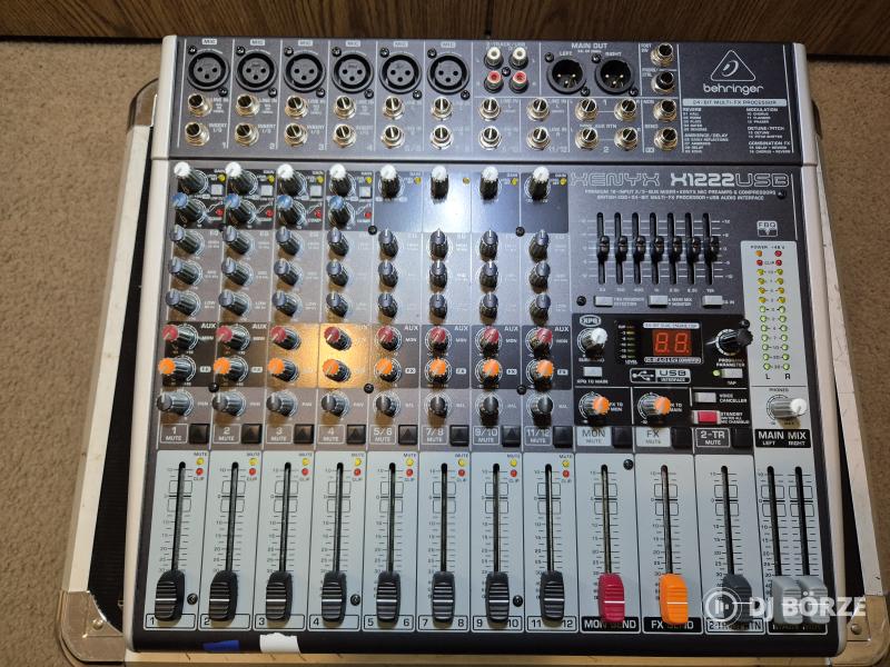 Behringer X1222 USB zenekari keverő