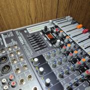 Behringer X1222 USB zenekari keverő