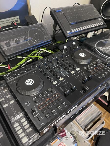Traktor Kontrol S4 mk2