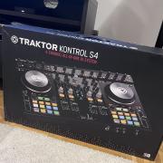 Traktor Kontrol S4 mk2