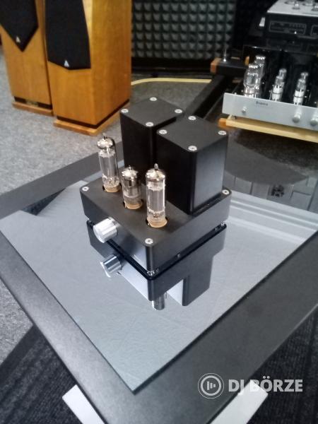 Integrált csöves erősítő