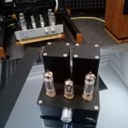 Integrált csöves erősítő