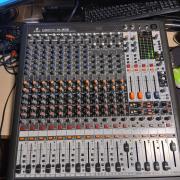 Behringer Xenix XL1600 Zenekari Keverőplt Rack-ben