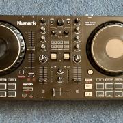 Numark Mixtrack Platinum FX