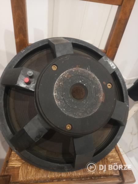 1 db Reflex 18" hangszóró