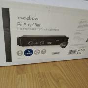 2 darab Nedis erősítő, 4 darab Mackie hangfal, keverő