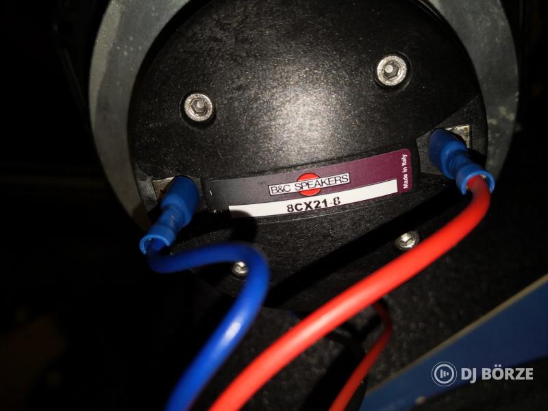 B&C koaxiális hangszórókkal szerelt hangdobozok