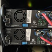 Újszerű Crown MA5000i + MA9000i végfok + DBX PA2 rackben