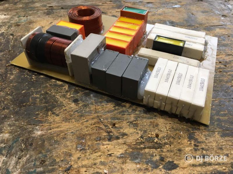 Új Topláda (2x15"+1,4") 1000/2000W 4 Ohm