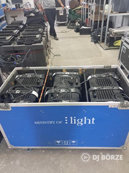 Színházi lámpák Strand Lighting