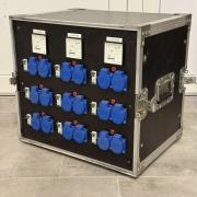 32A betáp szekrény rackben