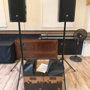 Prémium RCF NX M10-A típusú aktív topládák állvánnyal és huzattal.