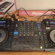 Pioneer CDJ 900 (2db) + gyári kofferek (2db)
