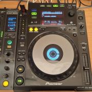 Pioneer CDJ 900 (2db) + gyári kofferek (2db)