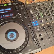 Pioneer CDJ 900 (2db) + gyári kofferek (2db)